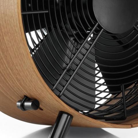 Электрический вентилятор в деревянном корпусе